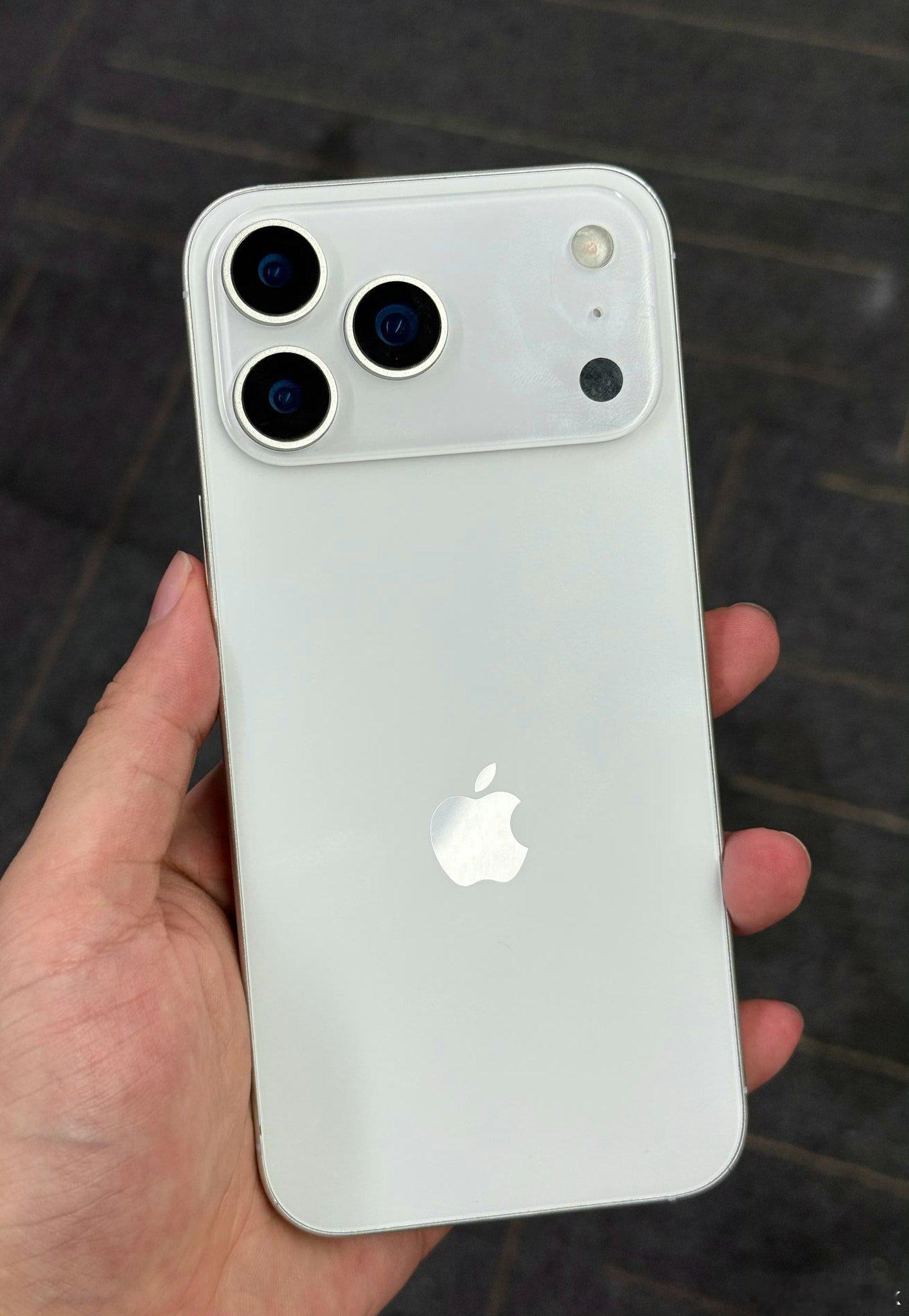 iPhone17Pro原型机曝光我的钱包已经准备好了，就坐等iPhone17