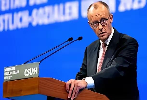 德国总理近期公开点名叫板普京，直言其是“当代希特勒”，还把前任默克尔形容成二战时