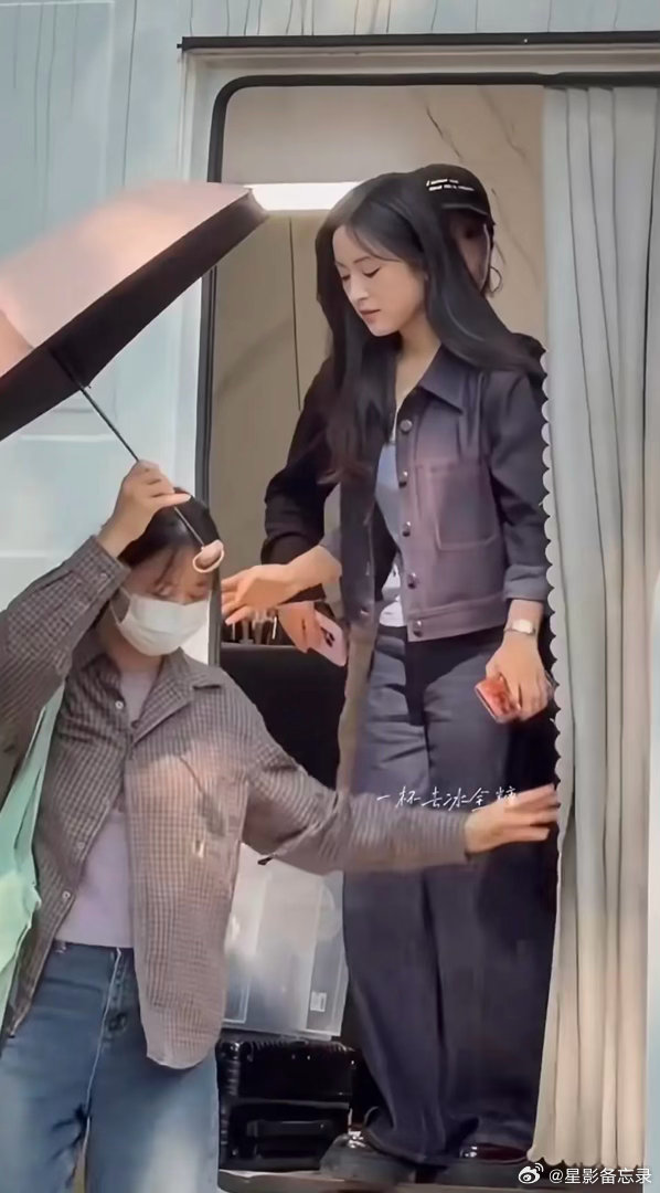 月月是不是五五分身材啊看到最新路透真的五五分既视感