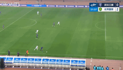 必须得一查到底！真的怀疑这是在踢假球？北京国安2：0武汉三镇，第51分钟，武