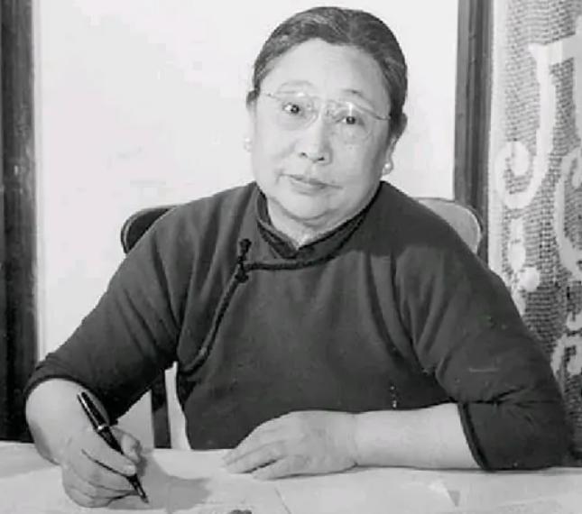 民国副总统黎元洪借宿在部下家中，睡梦中隐约觉得有些不对劲，他的裤子湿了一