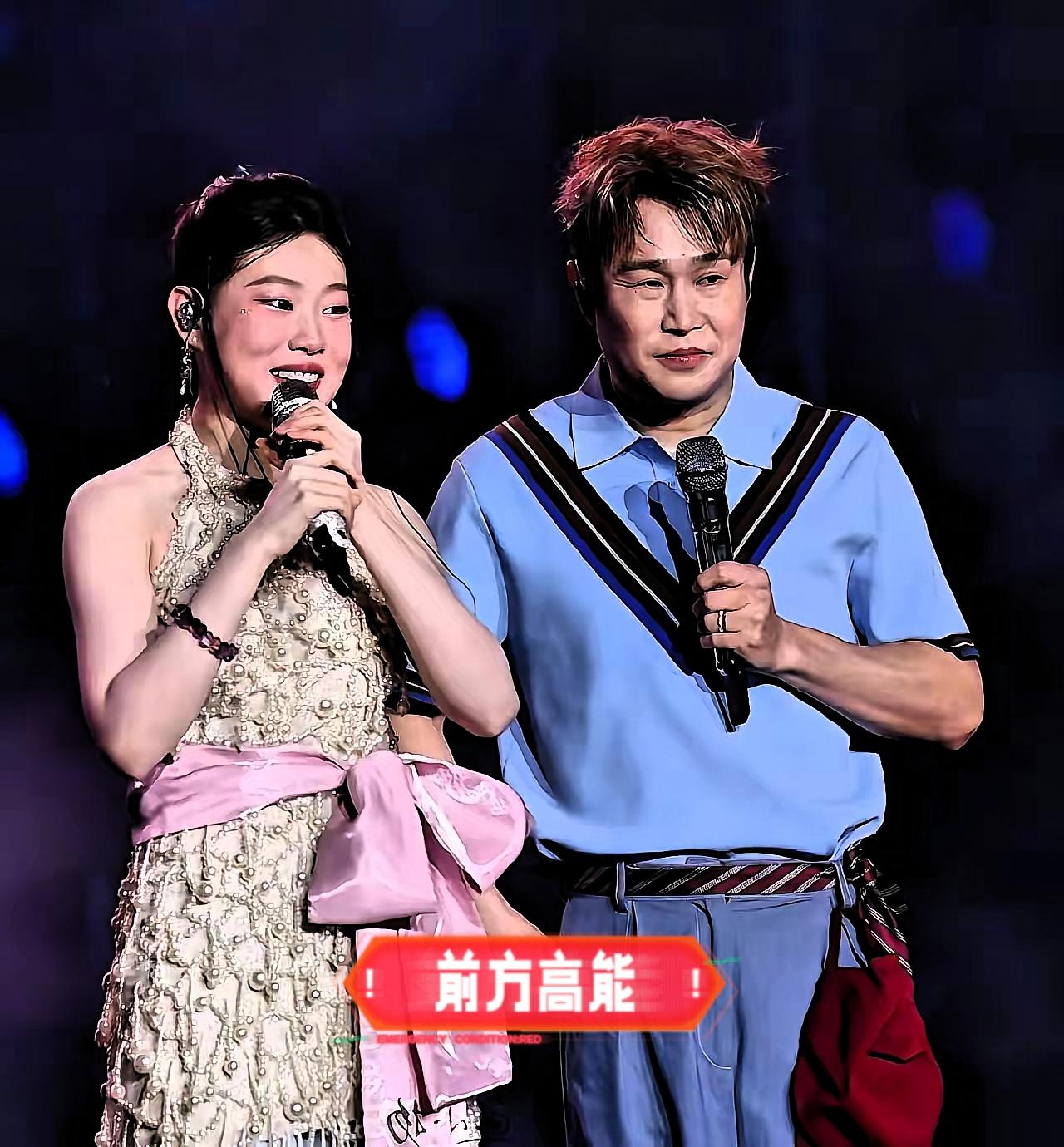 别再说小沈阳是向生活低头了！他接地方音乐节的活儿是在台下给女儿沈佳润当最稳的