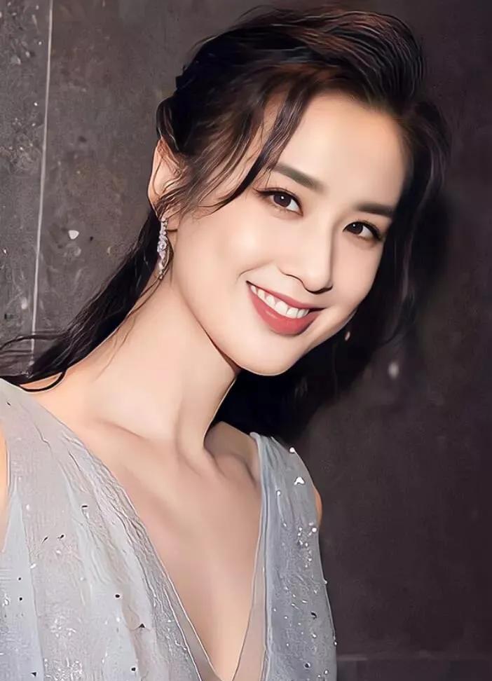 李静问大家：“能不能把妇女节改成女神节？”60后的妈妈们觉得没问题，但黄圣依的回