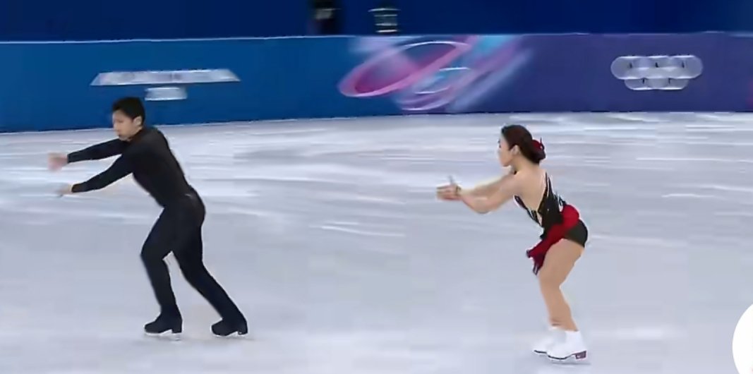 隋文静/韩聪米兰冬奥团体赛首秀遇小插曲，冰上王者调整再战隋文静摔倒在2026米