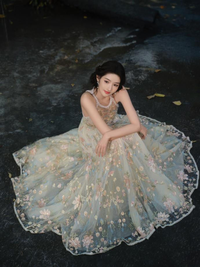 珍珠绣花仙气飘飘——王玉雯。每日明星美图分享