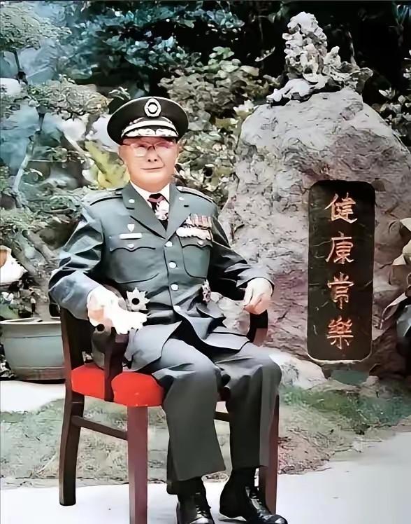 95岁何应钦台北晚年：戎装半生，淡然落幕1985年何应钦在台北士林的寓所院