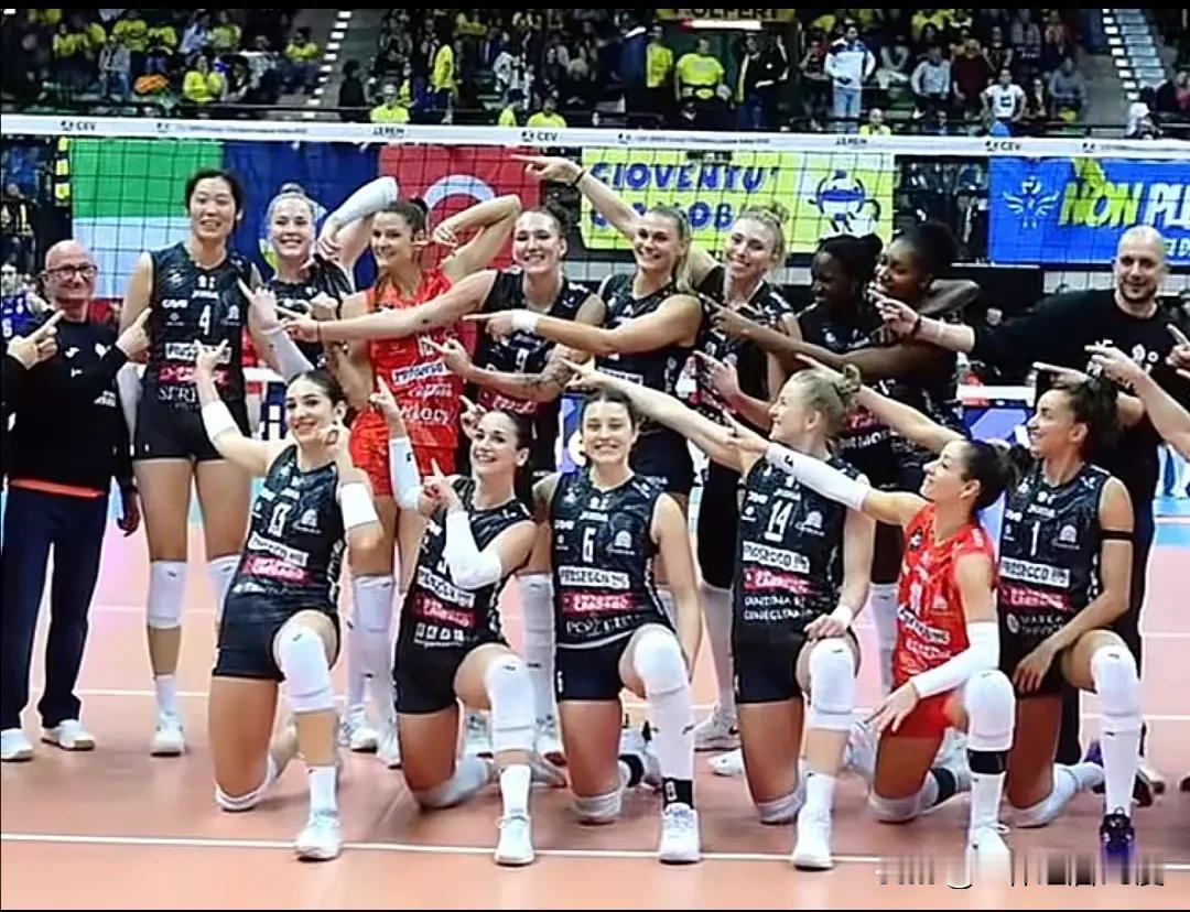 朱婷已经完成了全运会比赛，回到了意大利俱乐部，看看这是朱婷在意大利科内排球俱乐部