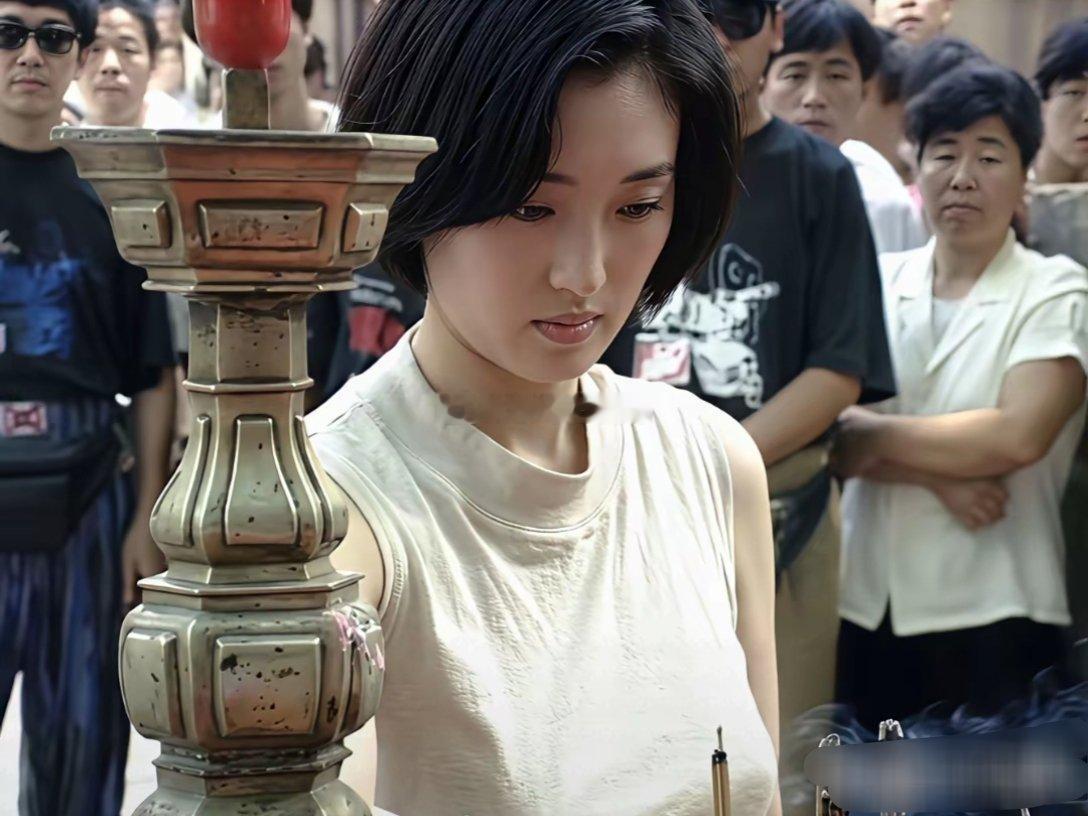 头一次看到巩俐这个发型，太适合她了。​​​