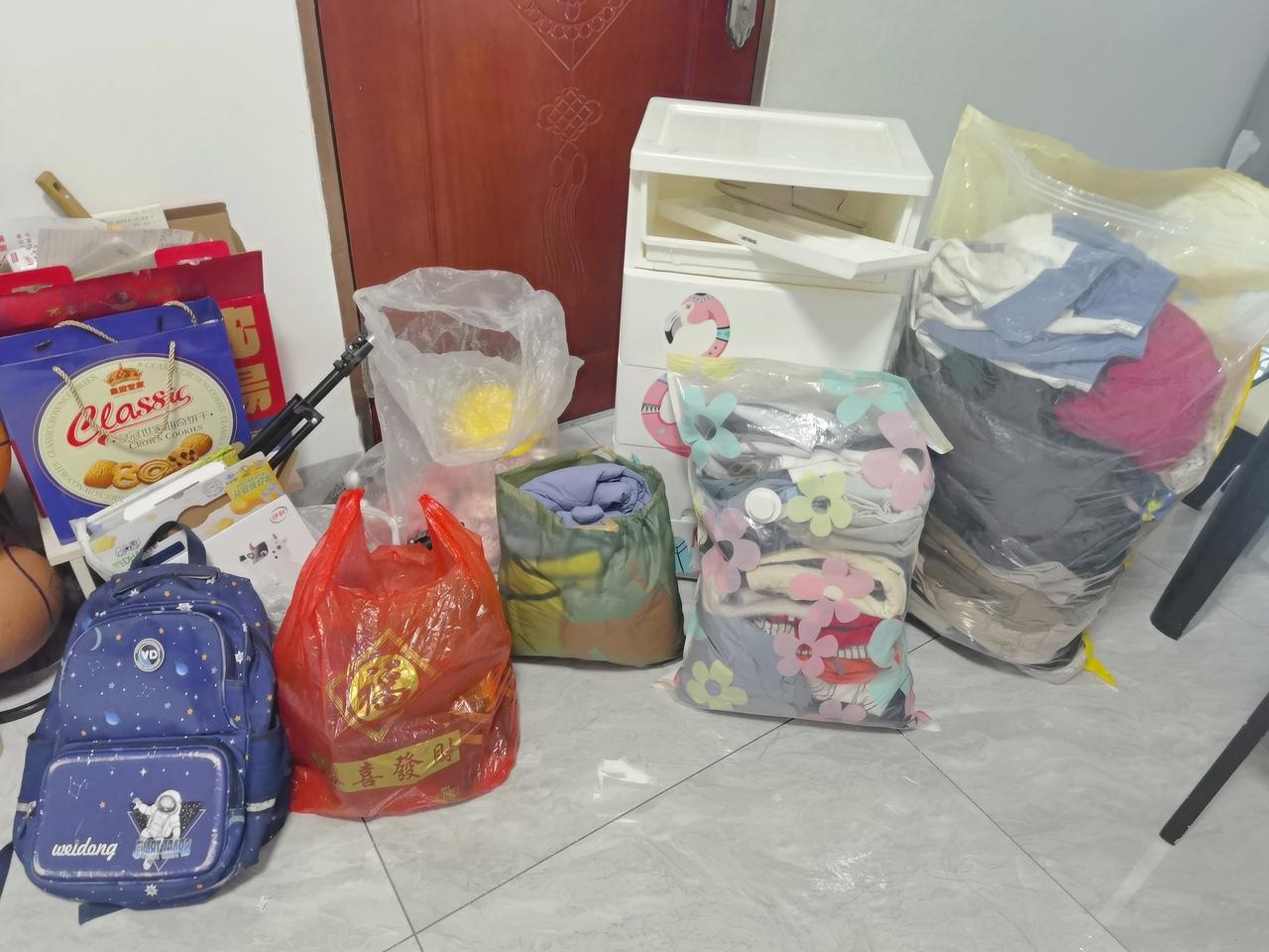 周末断舍离午饭后突发奇想把儿子房间的一些玩具和不穿的衣服都清理掉。