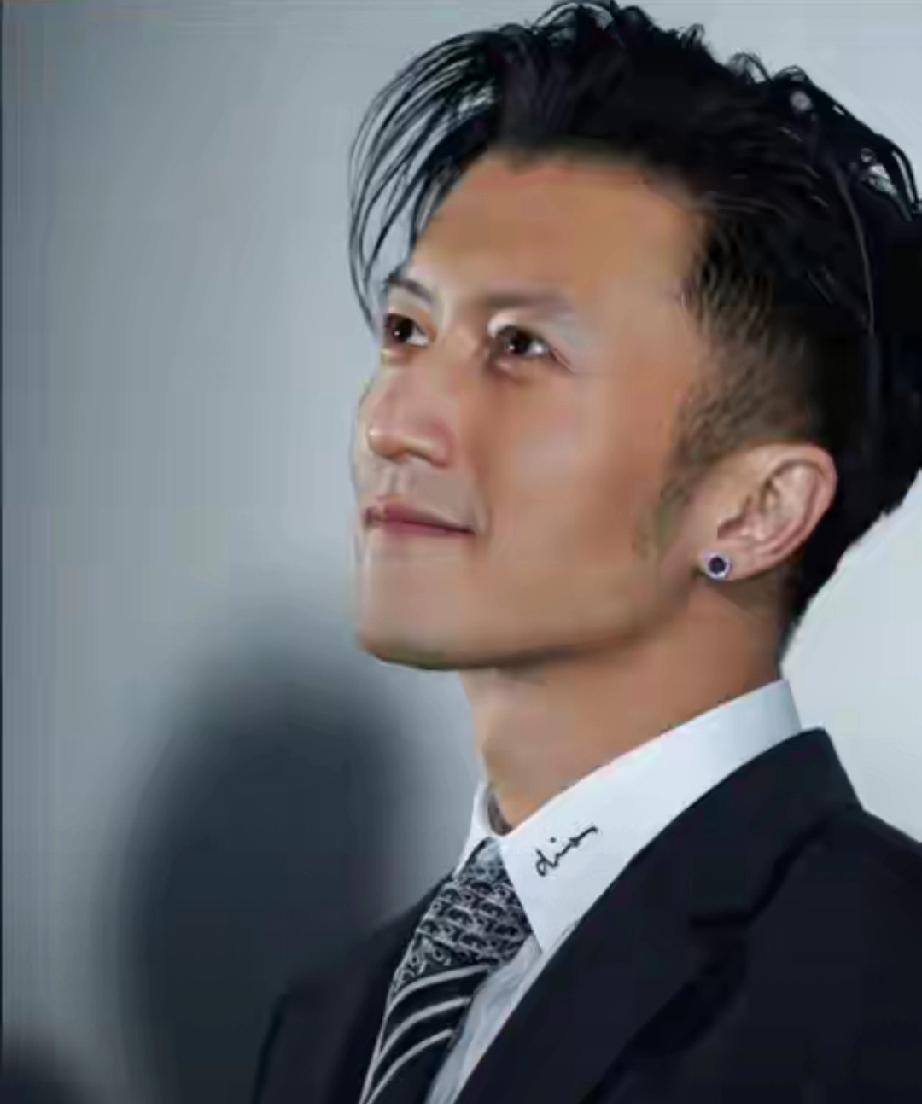 谢霆锋房车副驾不是王菲！相伴23年的她，才是真正常客2026年5月