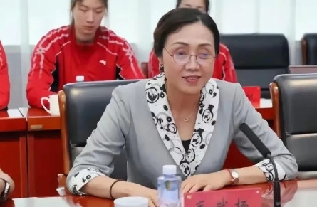 这才是搞排球的人。赖亚文国家队队友，江苏省排管中心毛武扬主任，坚持搞好青训为发