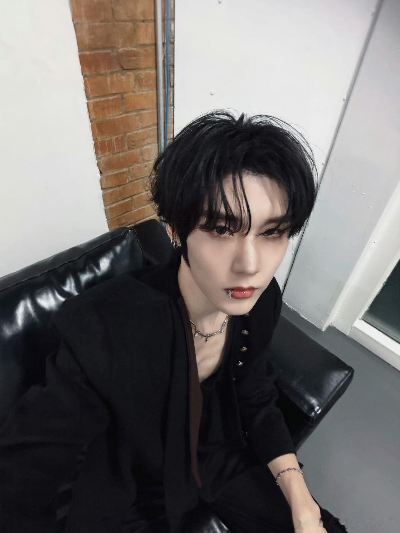 李权哲高铁占座果然吃瓜还是要让子弹飞一会儿。主办方出来回应李权哲高铁占座的事情了