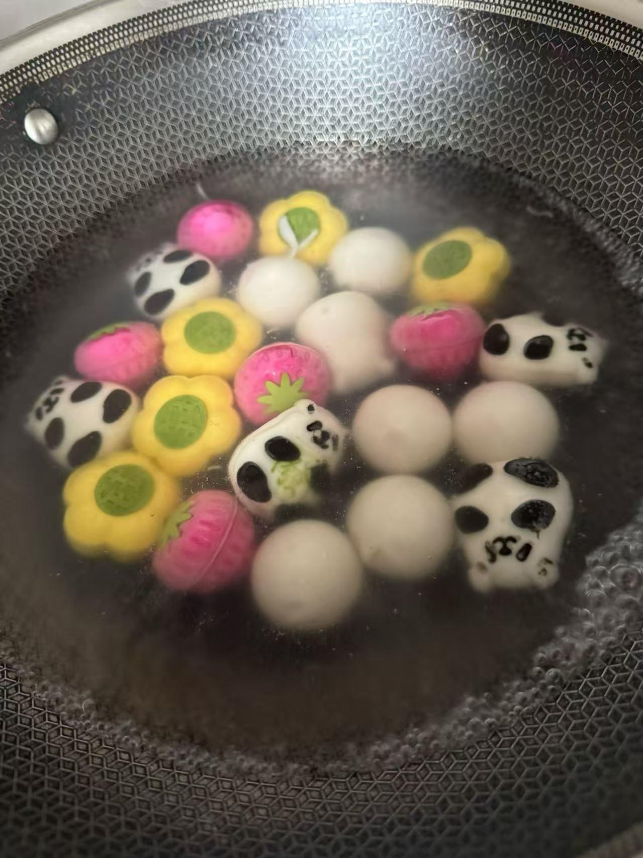 元宵节吃汤圆，这样吃才正确，你吃对了吗？汤圆寓意团圆，但吃不对，甜蜜变负担。今