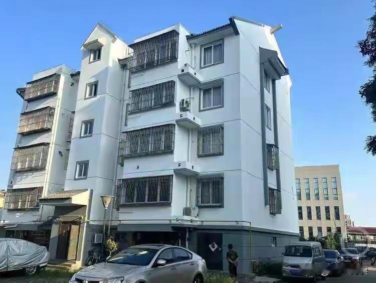 库存降了两成，买房人反而更少了有观点认为，楼市眼下的「库存回落」，更像一个