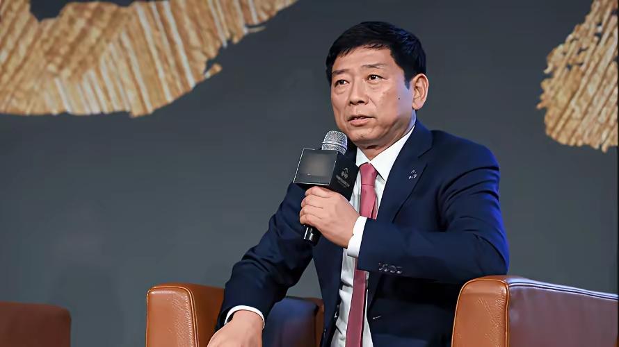 魏建军在节目里直接捅破了，隐藏式门把手就是个“样子货”。他说自家工程师测出来