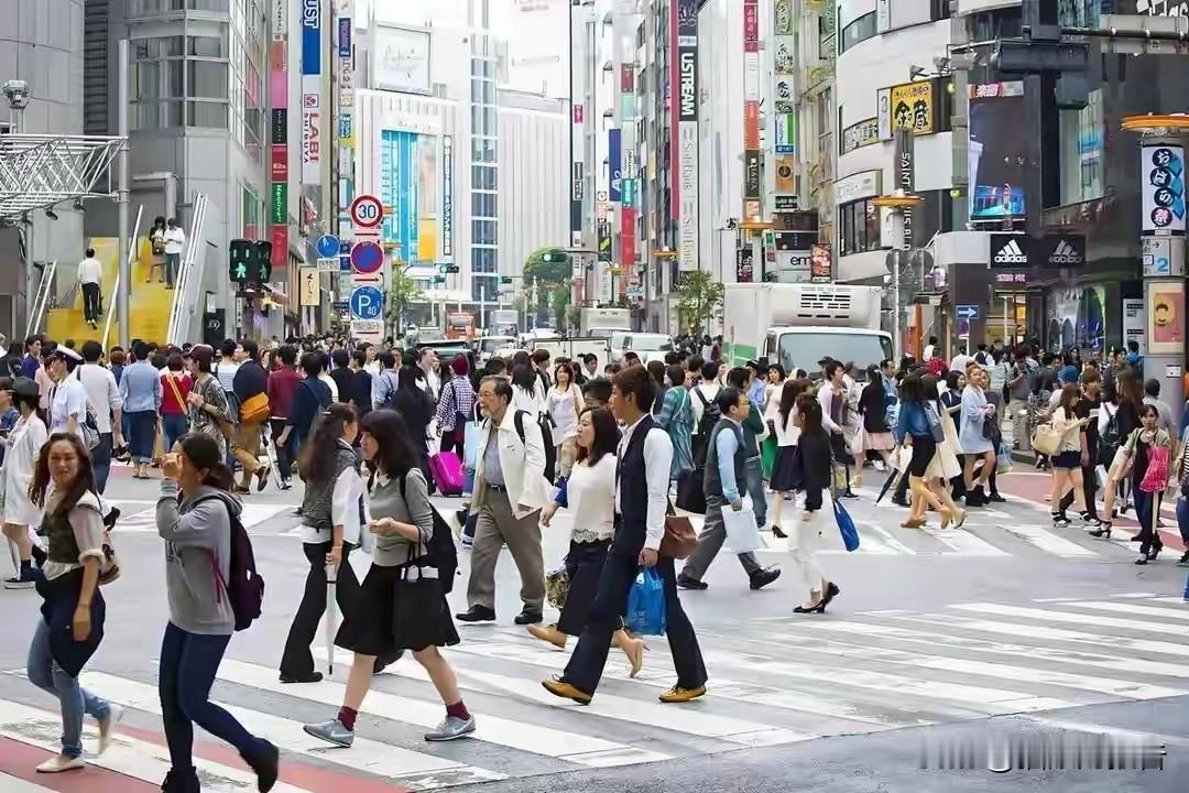 手机弹出一条推送，一季度GDP增长5.0%。这个数字本身不惊人，但放在202