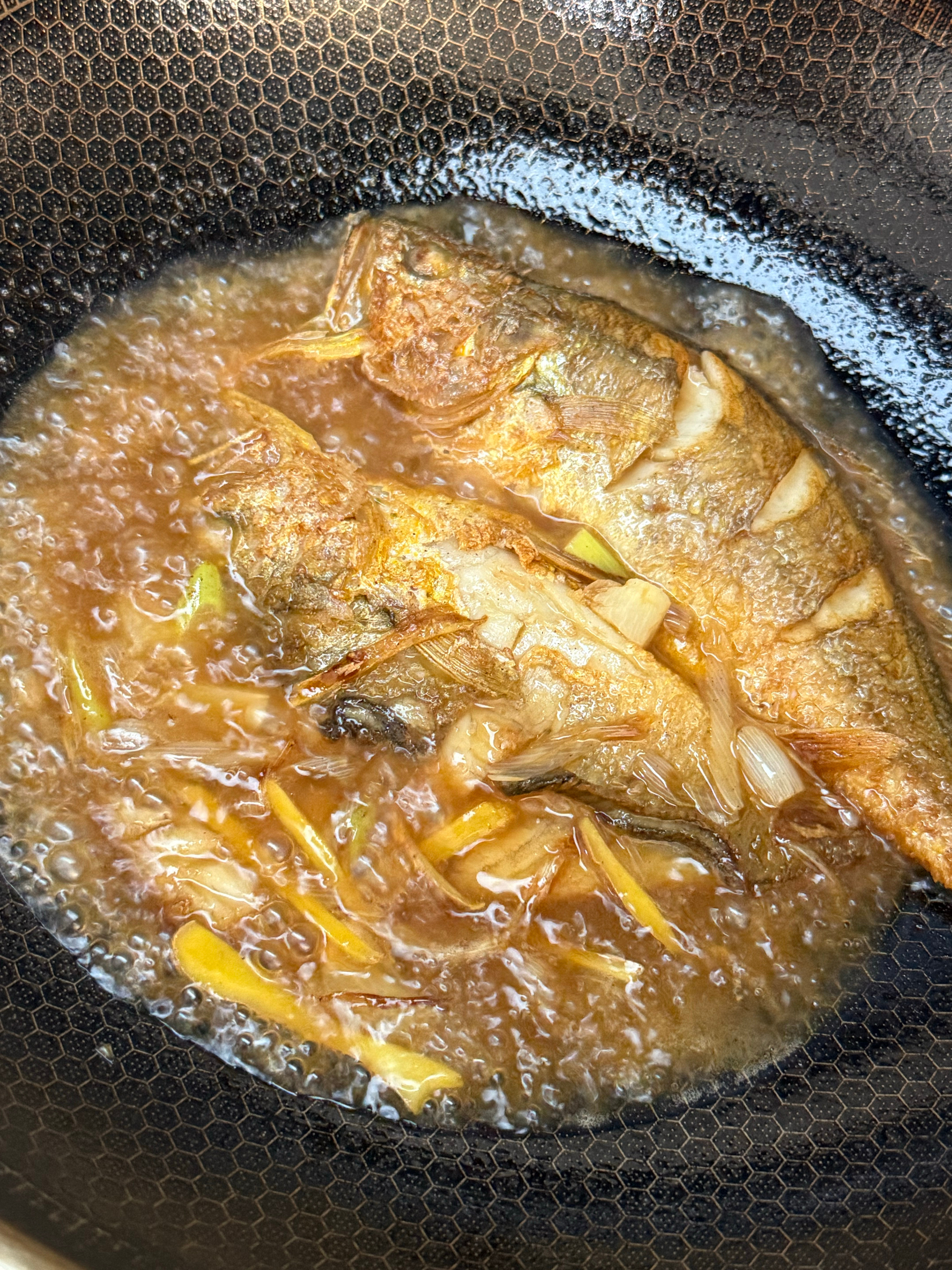 浙江名菜家烧黄鱼，是真的好吃。多吃海鱼，优质蛋白！！！