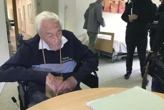 2018年，澳大利亚一位104岁的科学家，前往瑞士接受安乐死，当药物注射到他的体
