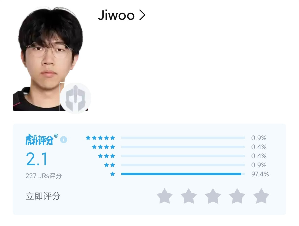 这个jiwoo可以和gala竞争德杯最菜ad了KT下路好像人机TheShy太相信