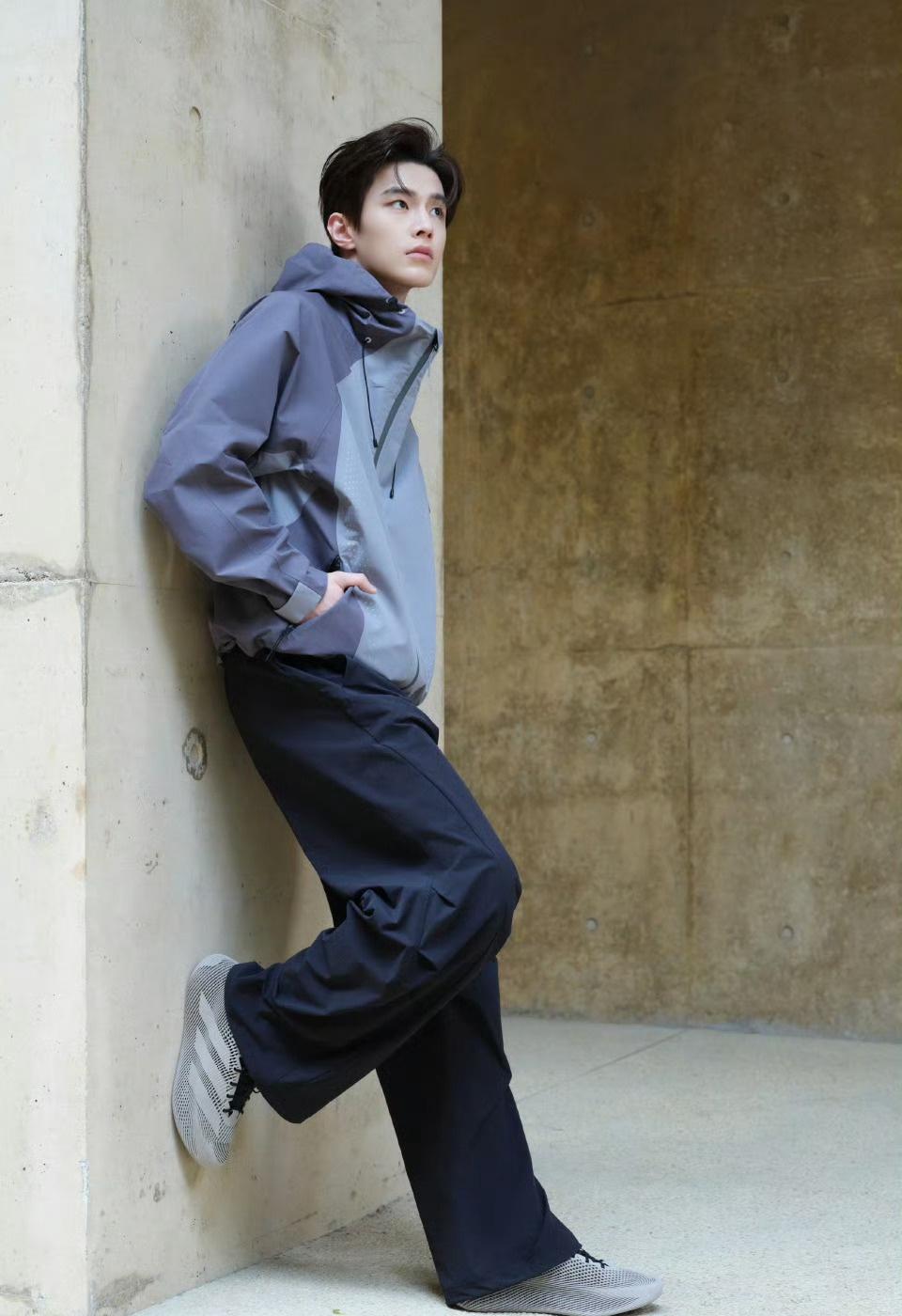 这身好看唉，以后多多穿冲锋衣​​​