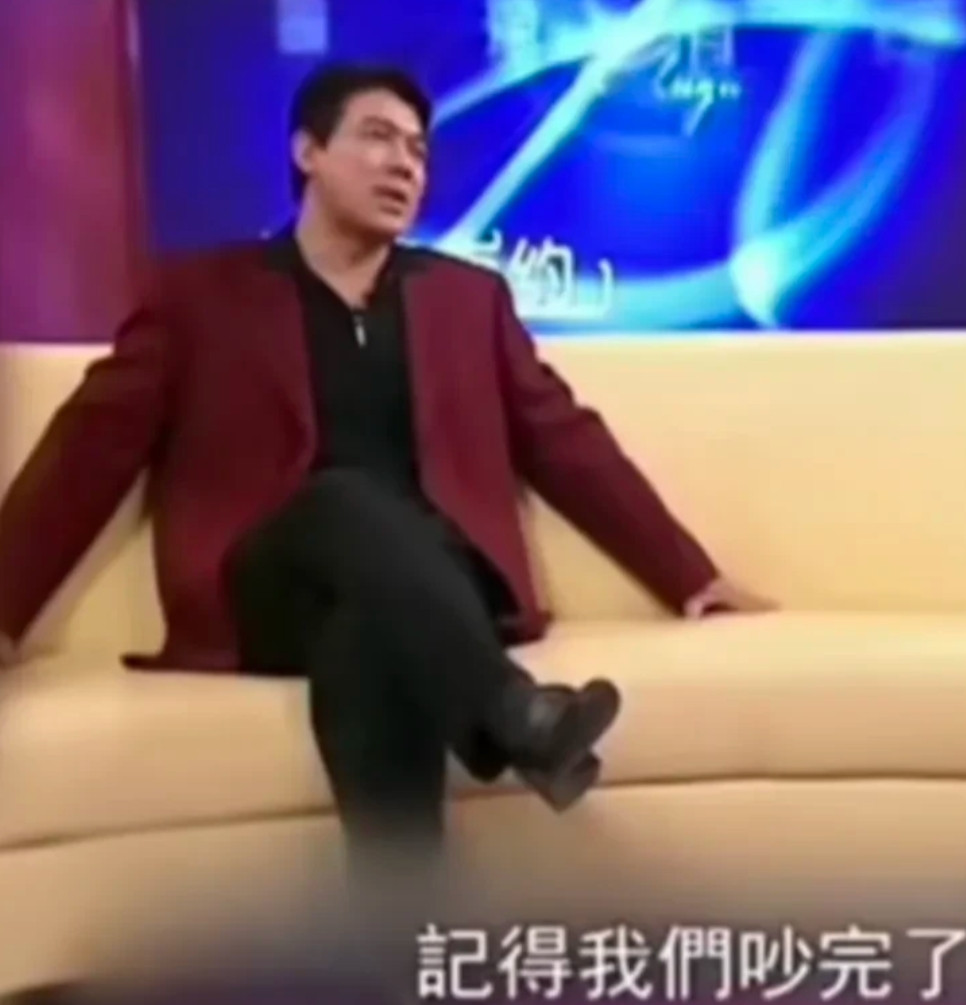 演员朱时茂说：“有一次我和陈佩斯吵架，吵完了以后，大家谁也不理谁，各自上街上遛弯