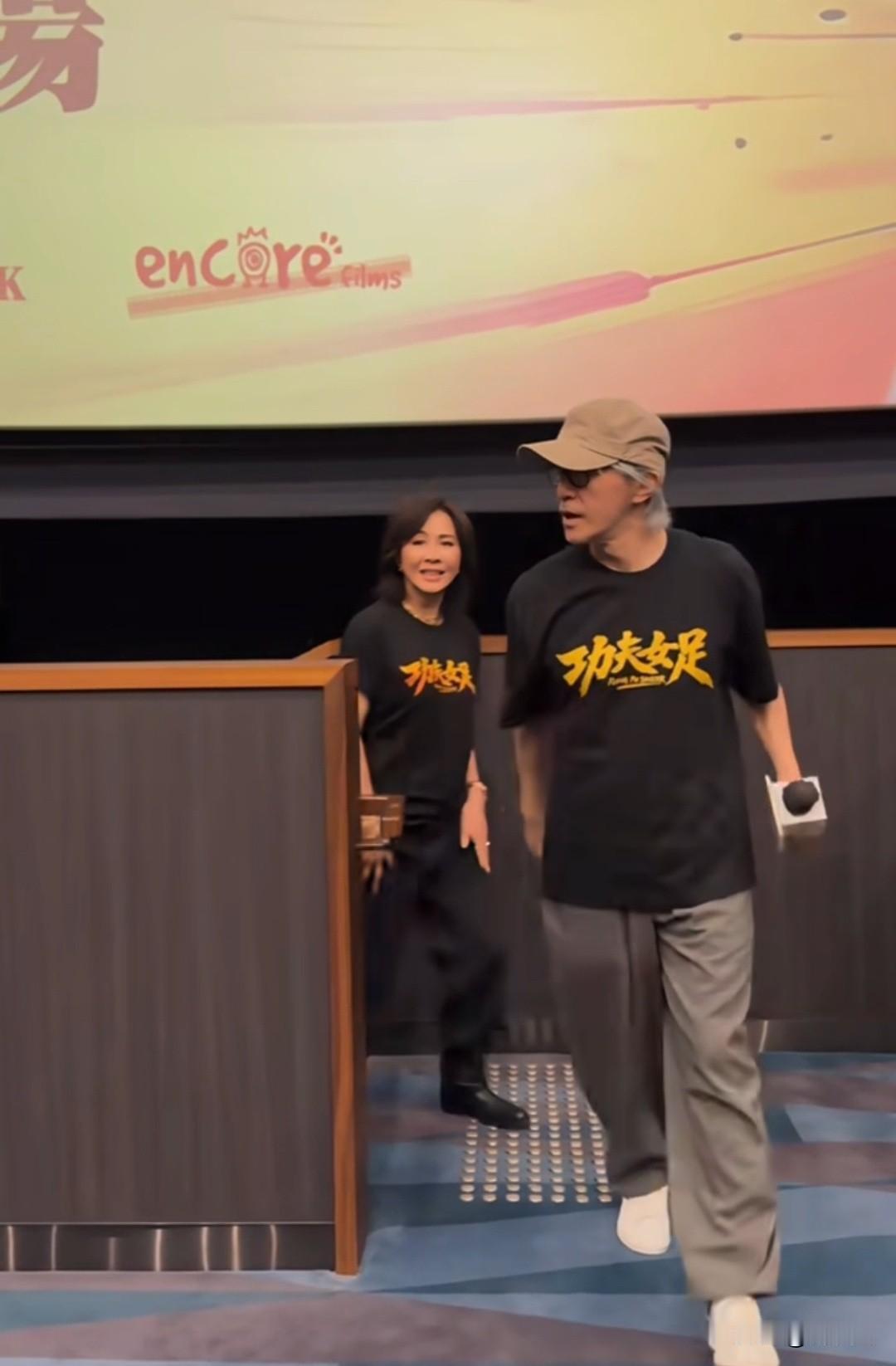 8月8日，《功夫女足》在香港举行谢票场路演。主创们经由通道步入放映厅，有人留意到