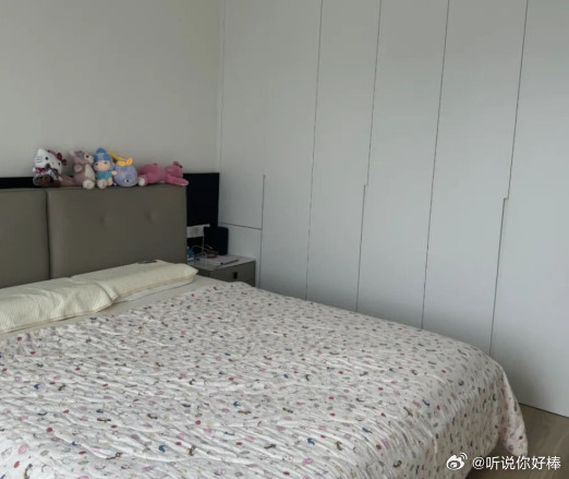 极简风卧室：一门到顶衣柜+落地窗，住进去不想出门！🛏️我的卧室终于落地了！创艺