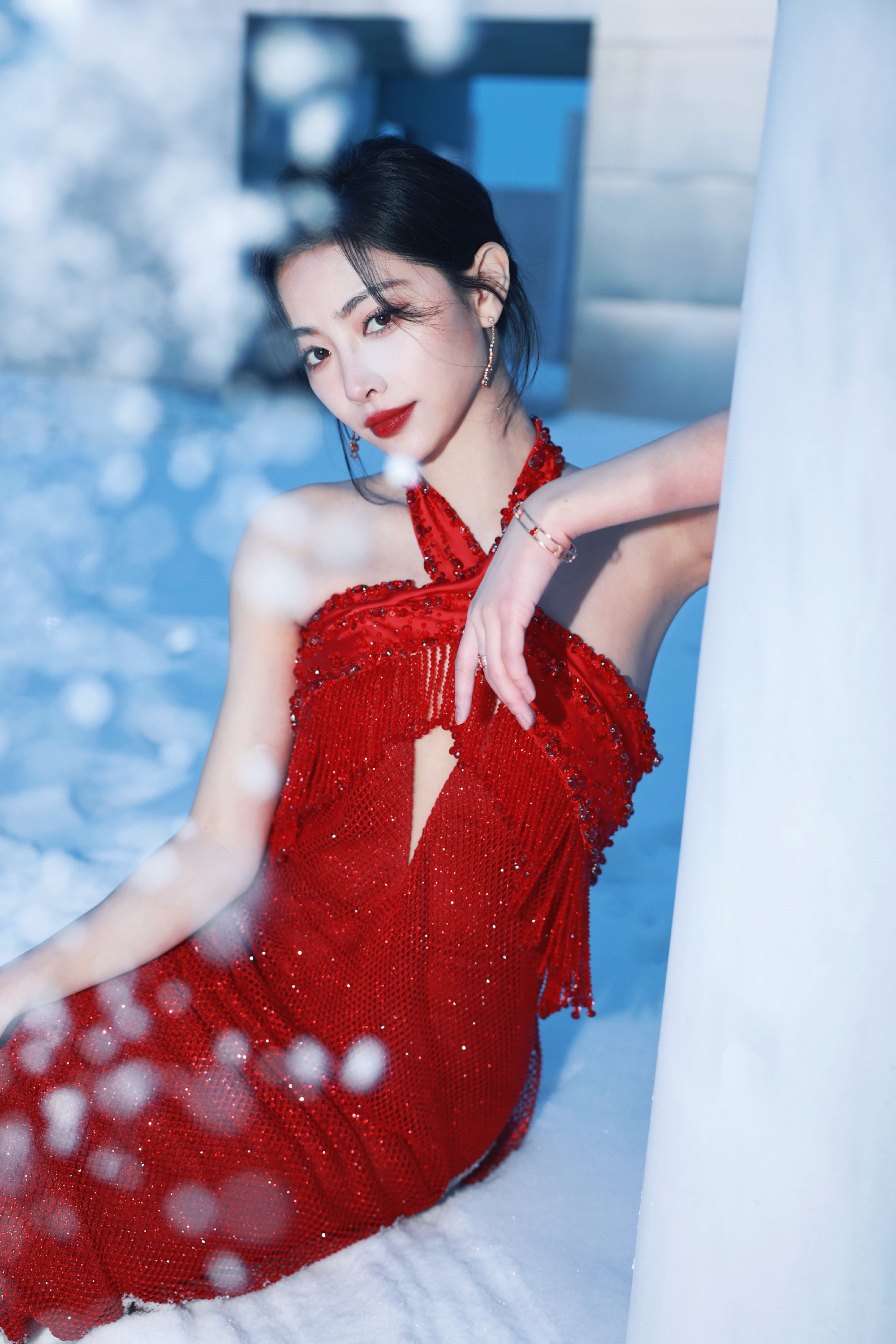 许佳琪，红裙热烈，冬雪有佳期​​​