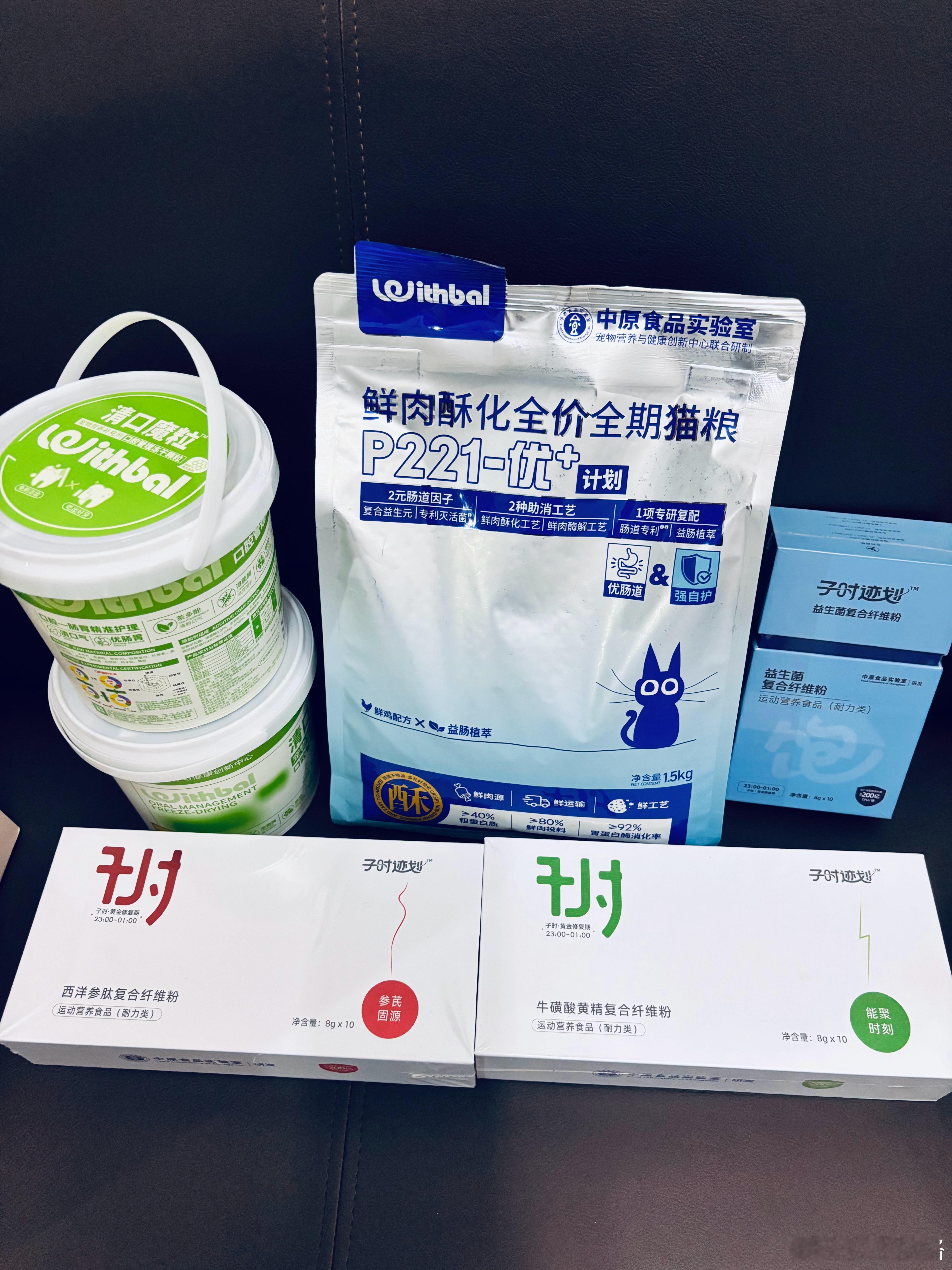 老师给流浪猫送的猫粮[爱心]，太感谢啦