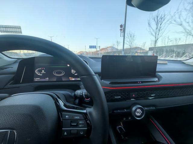 中控屏死机了，直接不显示了没反应