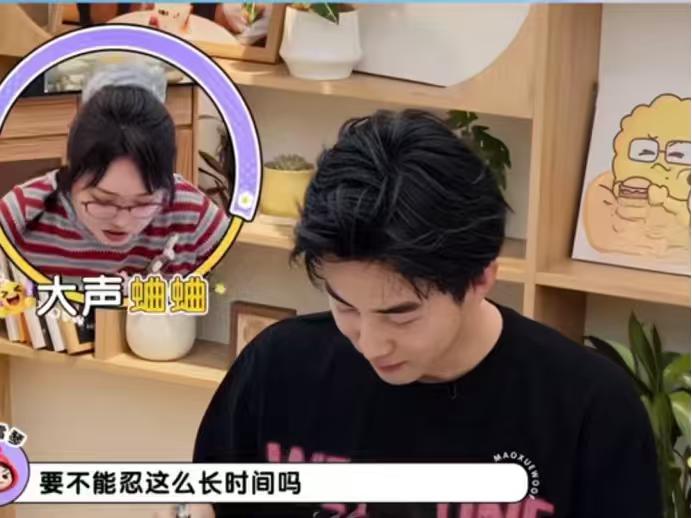 锤娜丽莎：“我去拿点喝的，你们要啥？”李雪琴：“我不用了。”李川：“宝贝