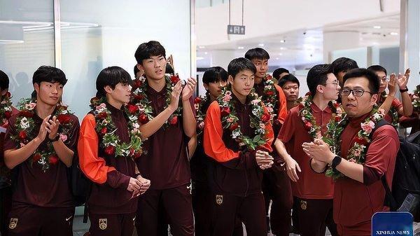 中国U17男足抵达北京5月24日，中国U17男足在沙特阿拉伯夺得U17亚洲杯亚军
