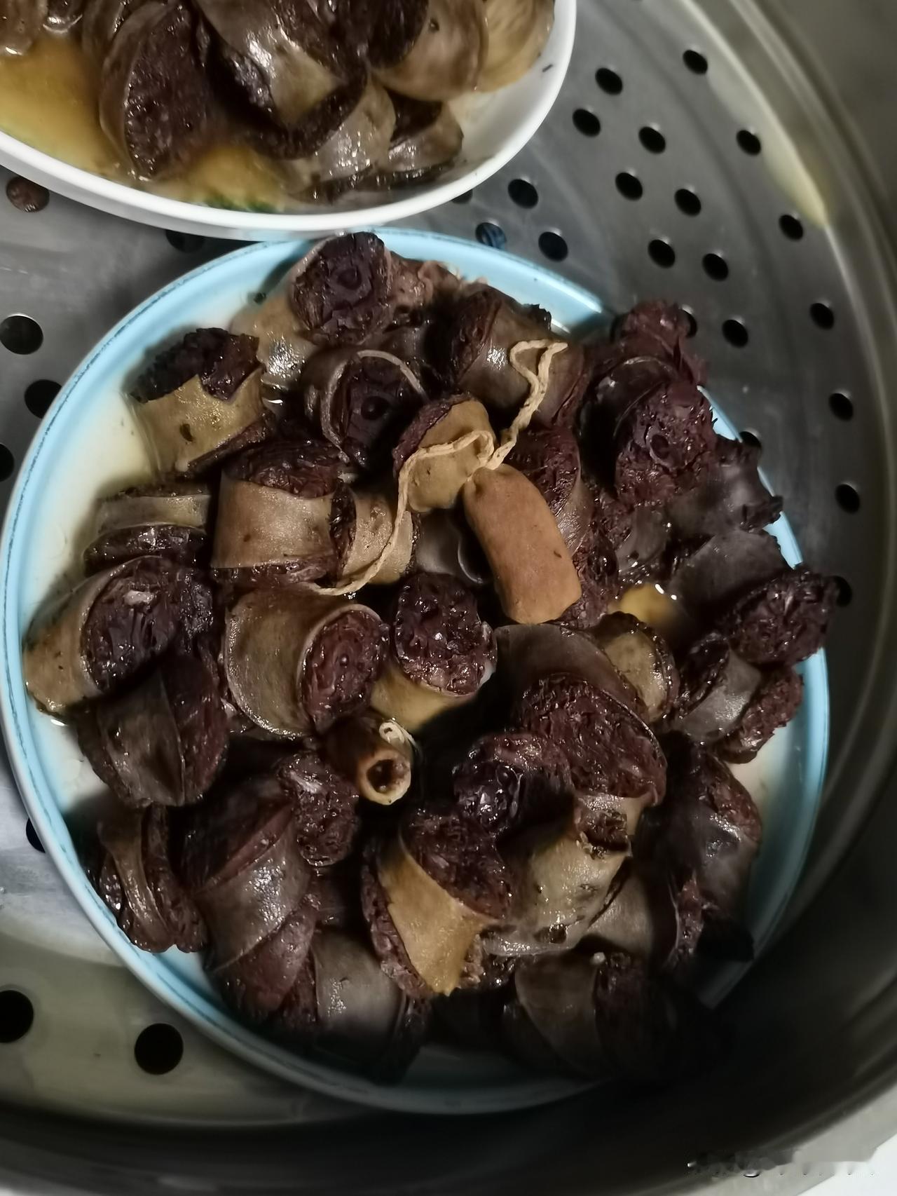 前几天父母亲在老家杀年猪，由于工作的原因没能回去吃杀猪菜，也没帮上什么忙，多少有