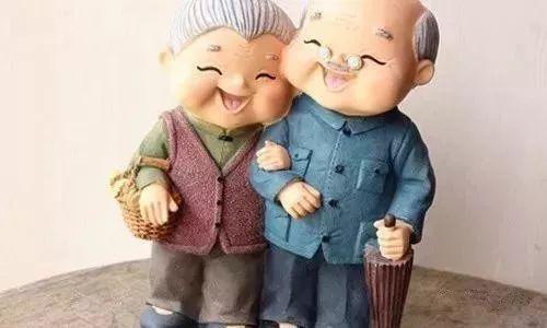 61岁阿姨的黄昏恋：他带5000生活费住进我家，这步棋我赌对了我61岁，退