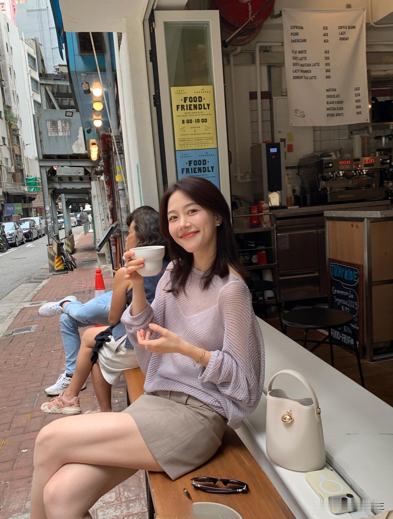 “把鸡毛蒜皮，换成风和日丽，柴米油盐过成星辰大海，平凡的日子也能闪闪发光🌟”