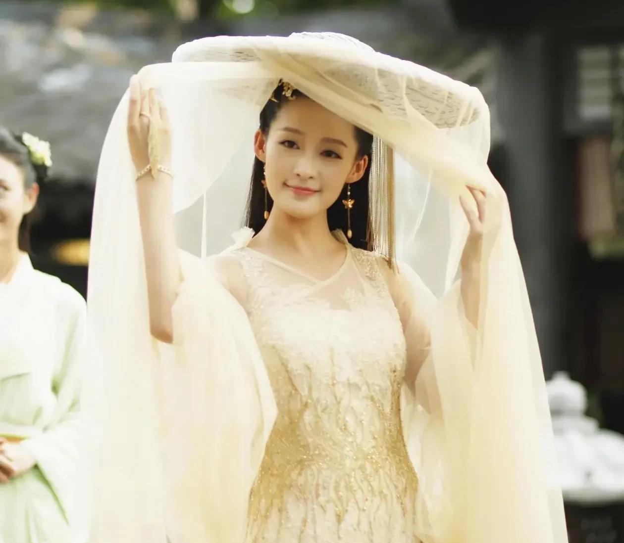 盛唐年间，有个14岁的女子，其父亲和丈夫被海盗劫杀后，沉尸江中！夜里，女子梦见父