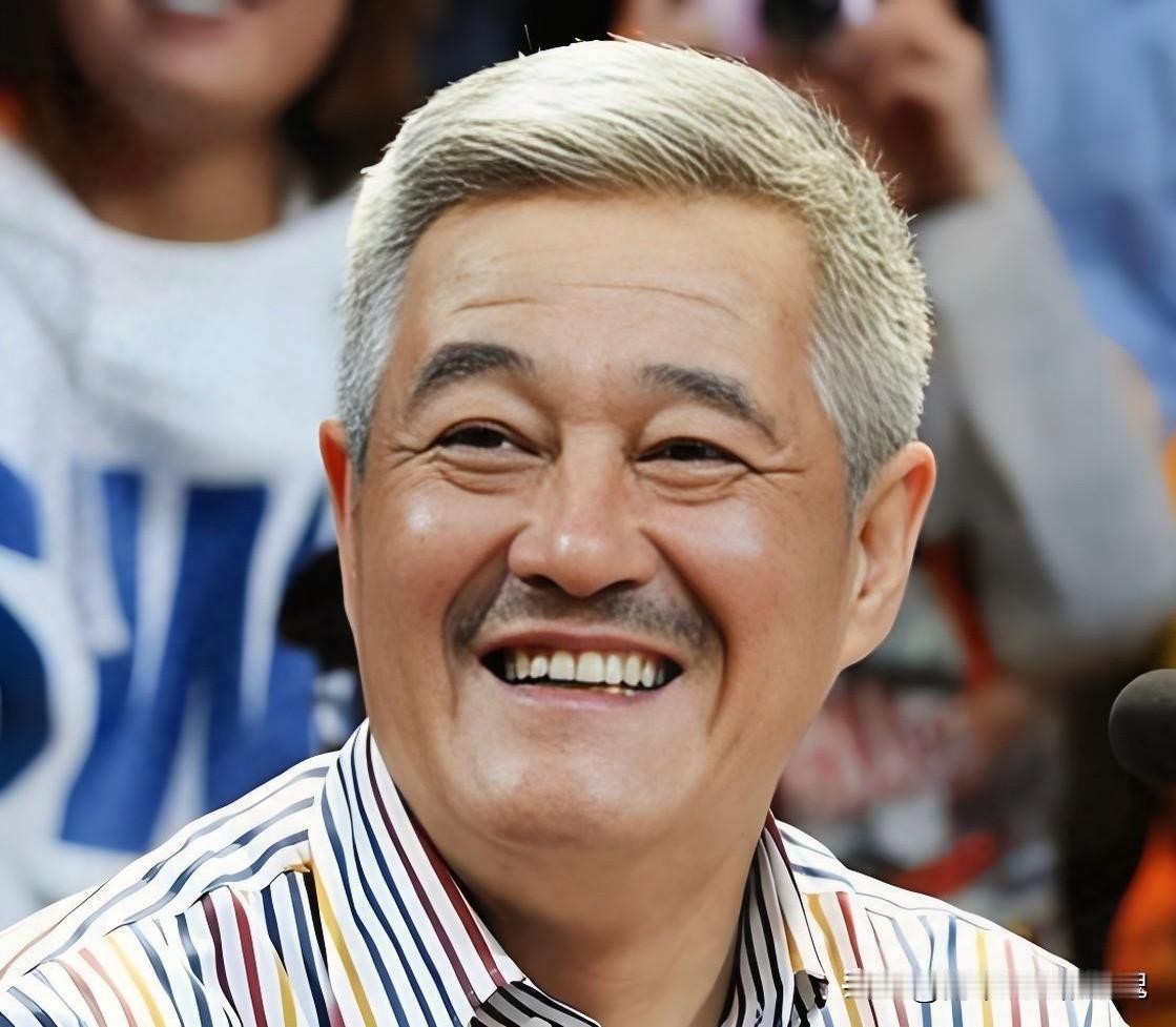 62岁赵本山深夜空降直播间！三句话平息风波，这格局甩流量明星十条街惊呆了