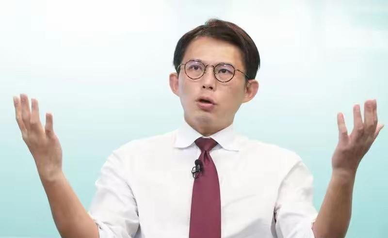 民众党青年团7月14日出发前往上海参访，党主席黄国昌表示，柯文哲所提出的“台湾自
