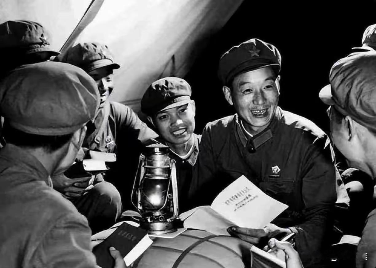 1975年，时任54军某团副团长的王英洲，接到了上级的命令，王英洲打开一看，当时