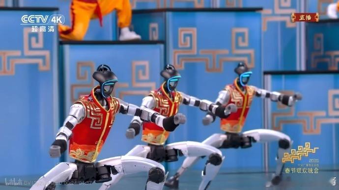 外网如何评价春晚机器人英国《太阳报》都报道了！油管网友神评论：中国春晚机器人没