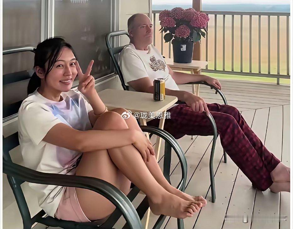 本来以为老头是她爷爷，没想到是她老公​​​