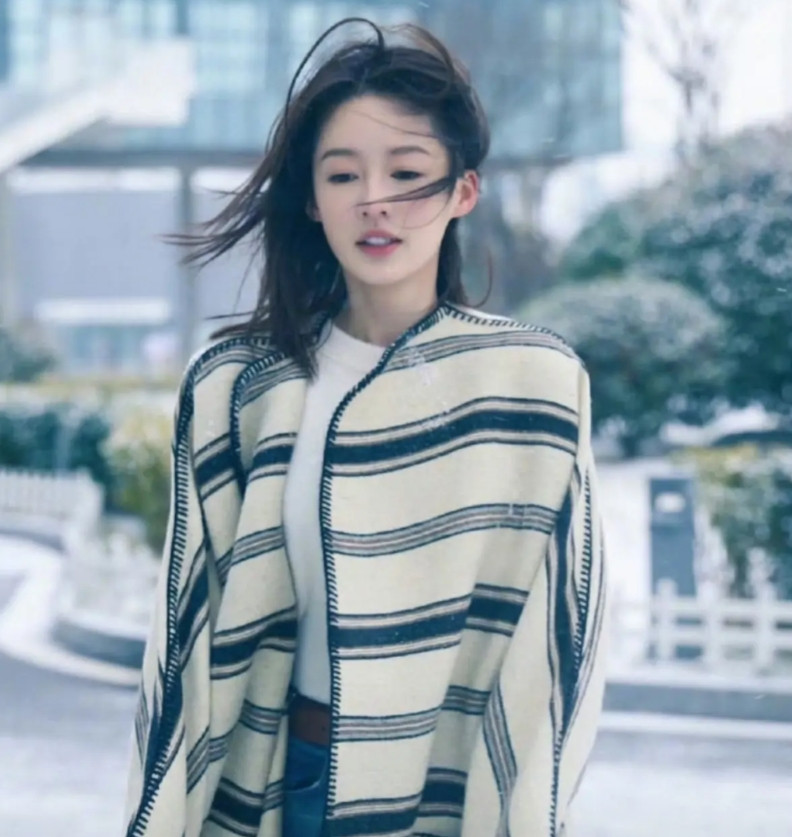 突然理解李沁对龚俊无感了不是她不喜欢帅哥，也不是她不想谈恋爱，而是围绕在身边的