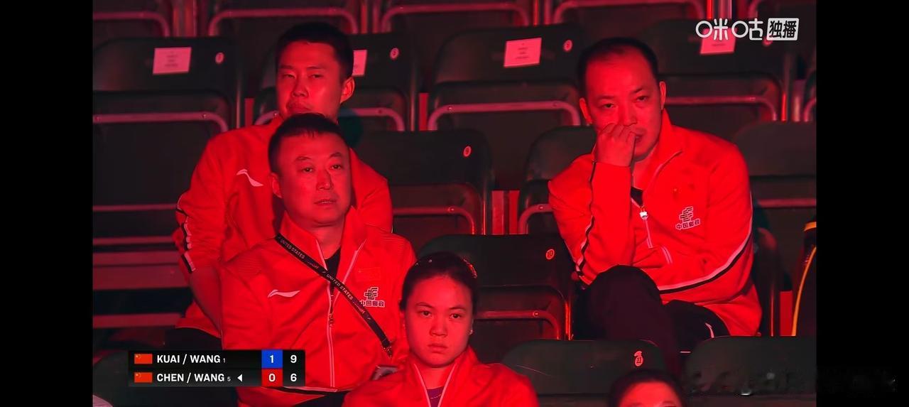不行了，王曼昱和蒯曼对阵王艺迪和陈熠，这场女双注定让六个人心里难受。除了赛场