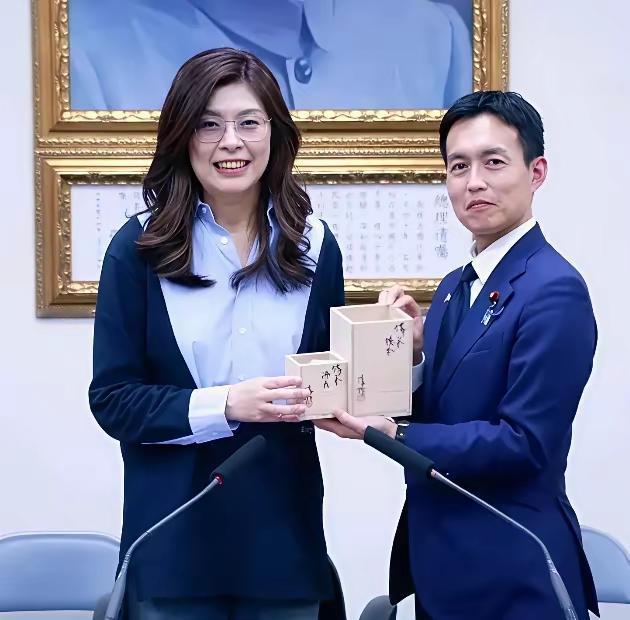 国民党主席郑丽文在台独的路上越走越远，7月31日这个敏感的日子给小日本以个人名义