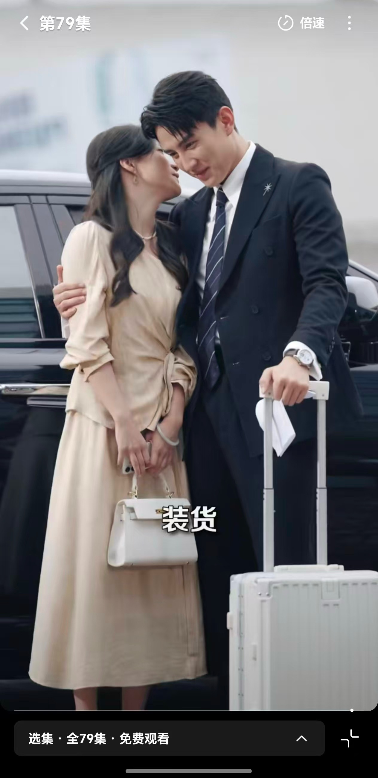 《掌心窥爱》这部剧中的刘萧旭跟《盛夏芬德拉》里周晟安表现的克制又不太一样。这部剧