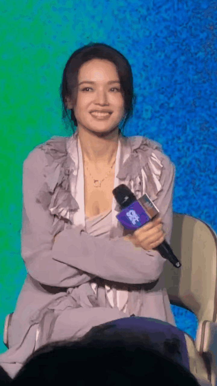 49岁的舒淇这状态什么水平？她的性感总是在不经意间显露出来！