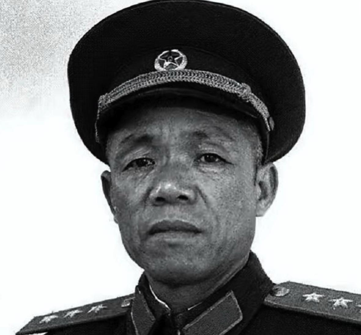 1950年，解放海南岛战役打响前，韩先楚看到登岛名单上好多都是副职，一下子就气炸