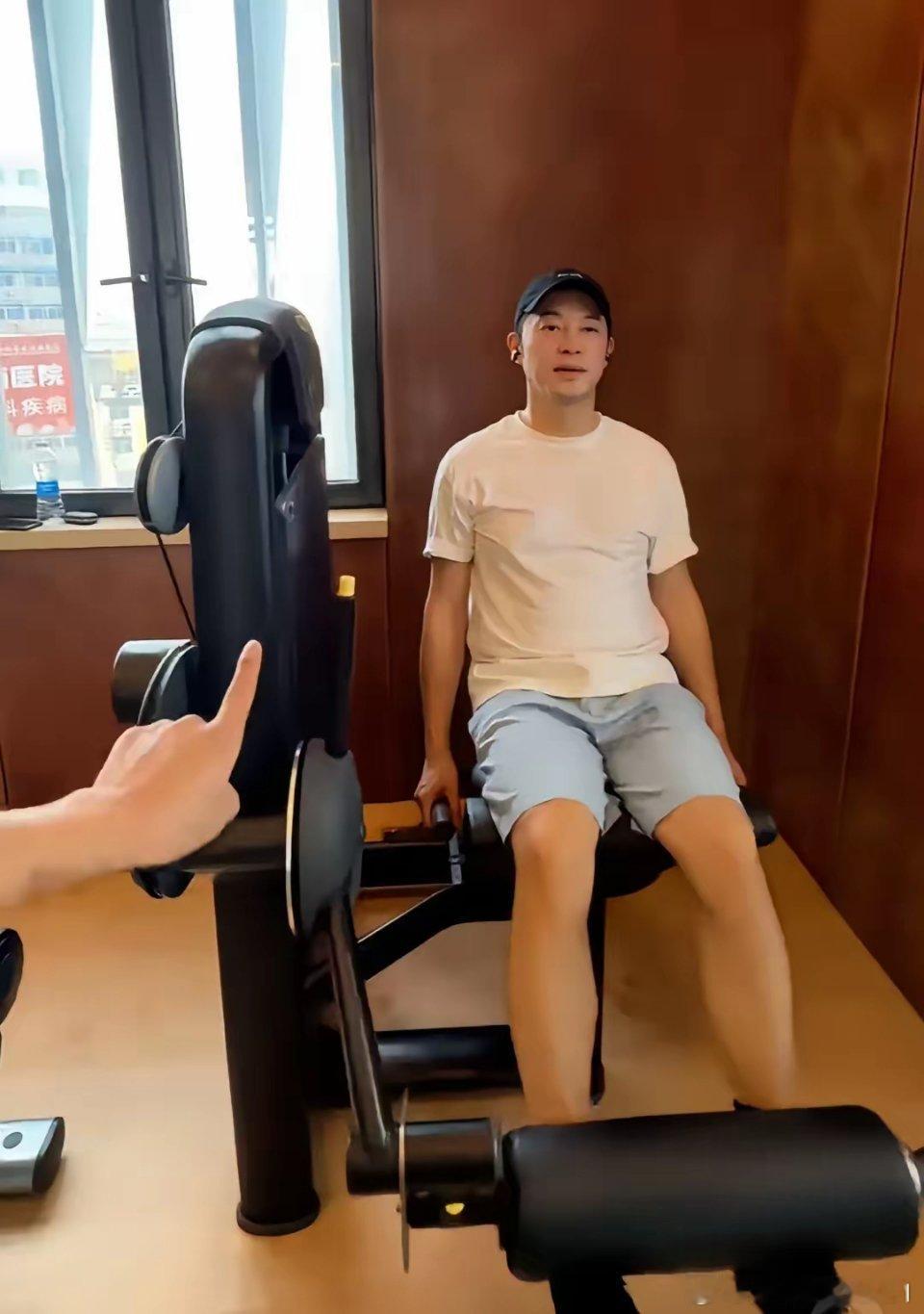 怪不得沙溢能瘦回“军艺校草”，这也太自律了吧！自从内娱减肥的风吹到沙溢这里之后，