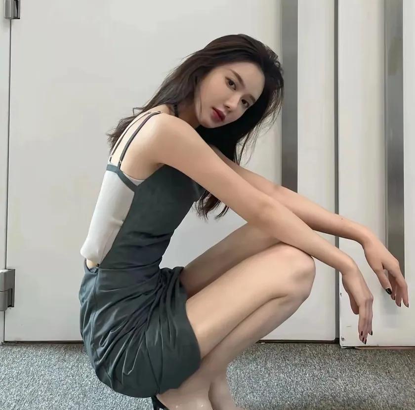 美娜辟谣了吗？到目前为止，我没看到！最近大量流出美娜辟谣的视频，是美娜以前
