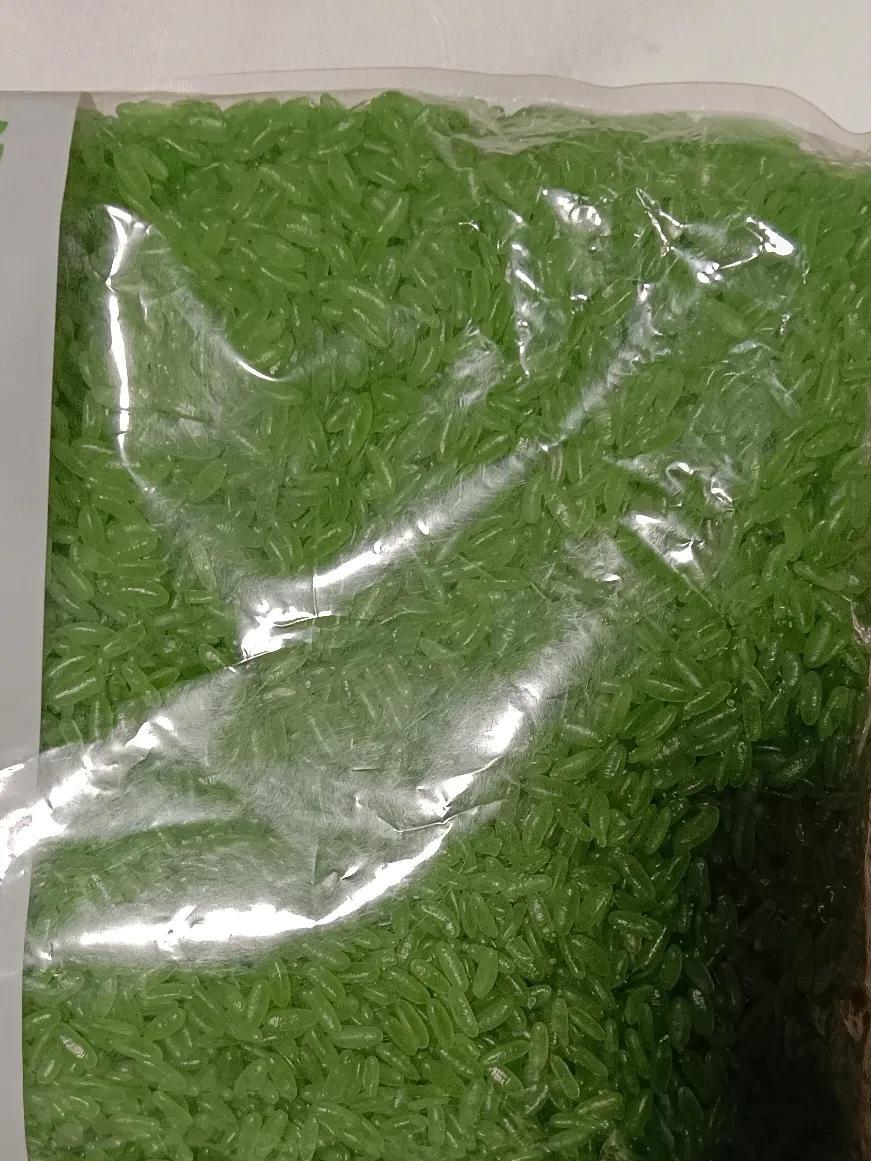 今天去超市买了一袋带颜色的大米，回家老公非要扔了。下午逛超市，正赶上超市促销活